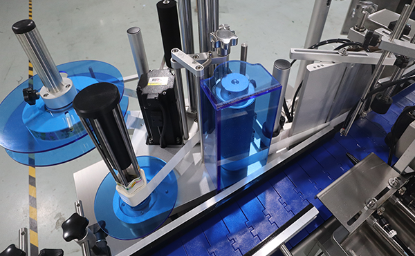 圓瓶貼標(biāo)機,貼標(biāo)機,全自動貼標(biāo)機