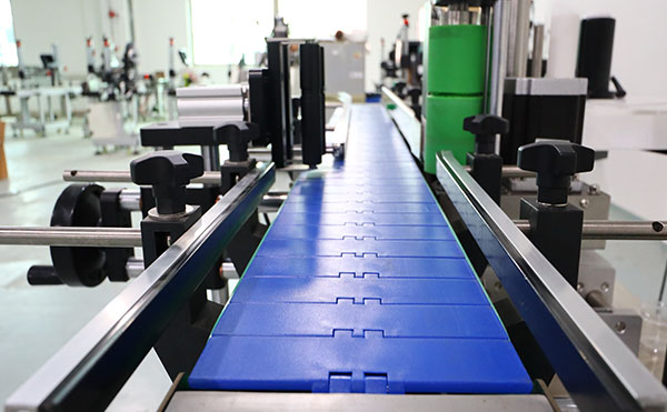 全自動平面貼標(biāo)機,貼標(biāo)機設(shè)備,貼標(biāo)機廠家,佼佼者自動化