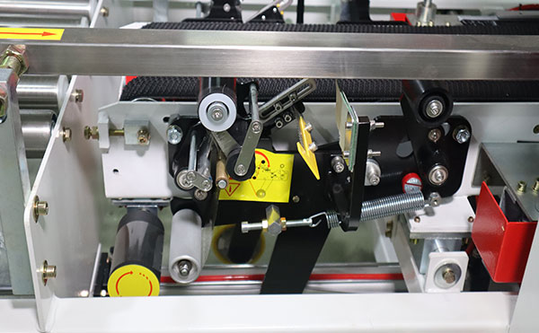 角邊全自動封箱機(jī),全自動封箱機(jī),自動封箱設(shè)備