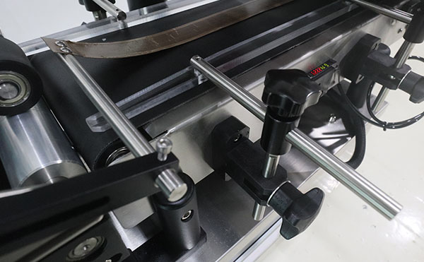 全自動平面貼標機,貼標機，全自動不干膠貼標機廠家,佼佼者自動化