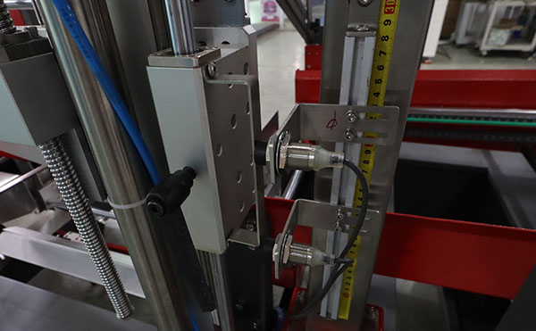 角邊全自動(dòng)封箱機(jī),封箱機(jī)設(shè)備,封箱包裝機(jī)生產(chǎn)廠家